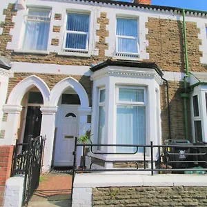 Three Bedroom Townhouse - Free Local Parking - By Promise Cardiff